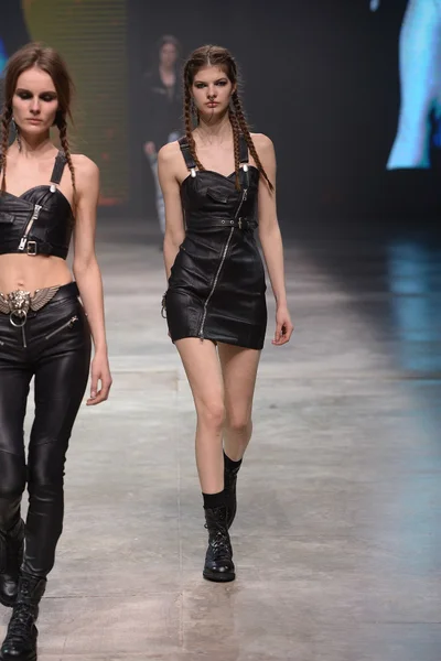 Look 12